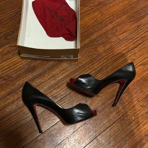 Christian Louboutin very prive black leather pumps sz 40